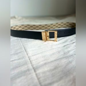 Michael Kors Black leather belt with monogram on reverse side, square buckle